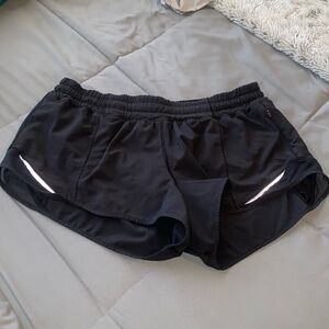 lululemon hotty hot shorts 2.5” (size 8)